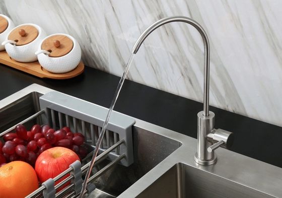 L'OEM ha spazzolato i rubinetti della cucina di acciaio inossidabile caldi ed il rubinetto di acqua fredda per la cucina