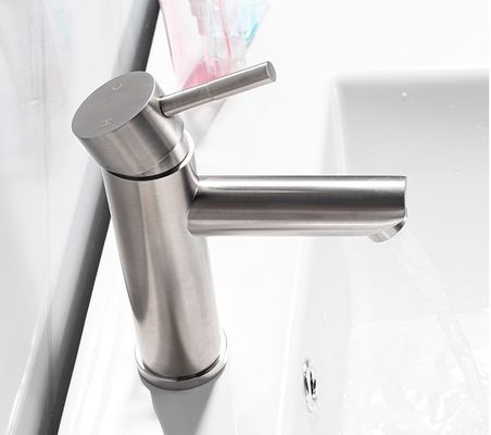Il bello bagno di acciaio inossidabile di modo spilla la protezione dell'ambiente