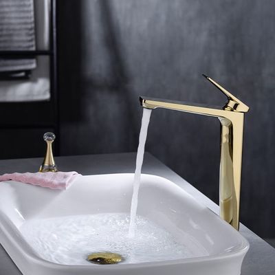 Il lavabo caldo e freddo dell'oro sanitario moderno spilla la singola maniglia