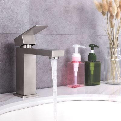 Spazzolato argenti il lavabo inossidabile 302 caldo ed i rubinetti freddi non facili arrugginire