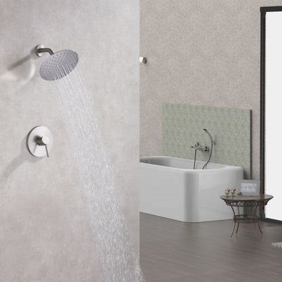 Rubinetto caldo del rubinetto del lavandino di acciaio inossidabile e freddo fissato al muro celato